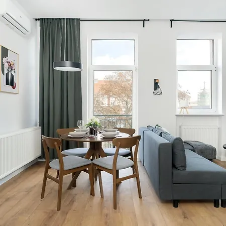 Klimatyzowane I Stylowe W Poznaniu Blisko Parku By Renters Apartment Poznan