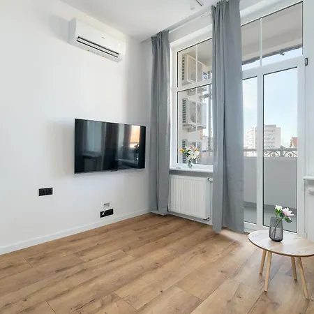 Klimatyzowane I Stylowe W Poznaniu Blisko Parku By Renters Apartment Poznan
